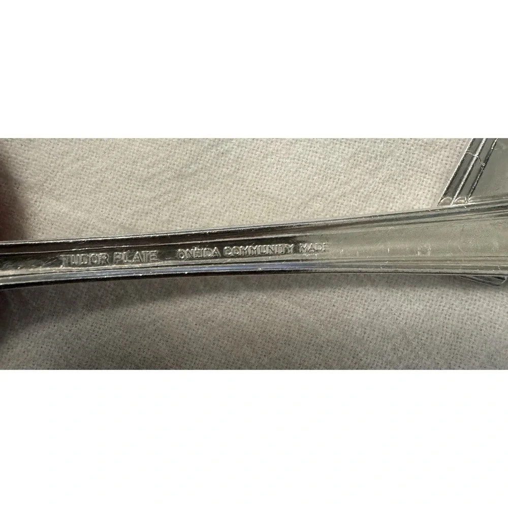 Oneida Community Tudor Plate Spoon Silverplate Glossy Art Deco Geometric Handle